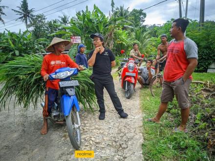 KADES JAJAR MENDENGARKAN ASPIRASI WARGA 